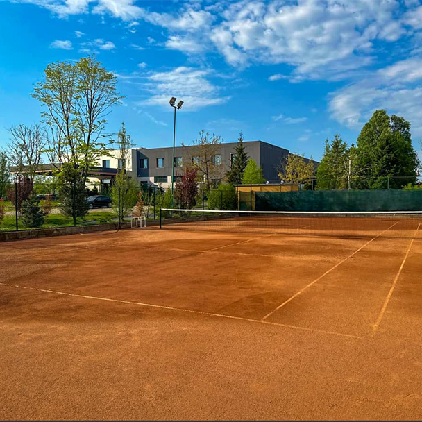 Teren tenis https://staging.paradisulverdeevents.ro/wp-content/uploads/2024/06/Teren-tenis.png