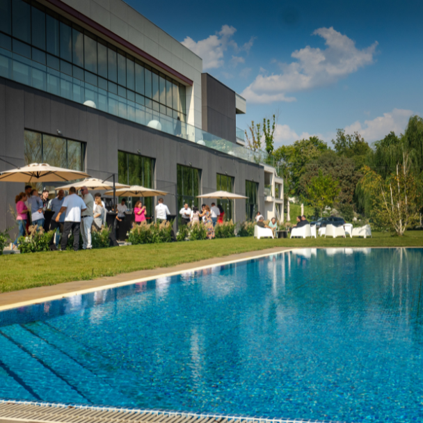 Piscină @ Zooma Paradisul Verde https://staging.paradisulverdeevents.ro/wp-content/uploads/2024/12/Piscina-@-Zooma-Paradisul-Verde.png
